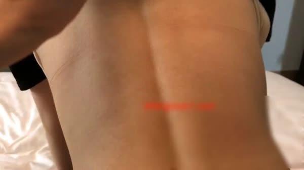 性感水嫩的丝袜小美女酒店援交大鸡巴土豪哥,逼逼太紧只能慢慢抽插,趴屁股后面干爽的不要不要的